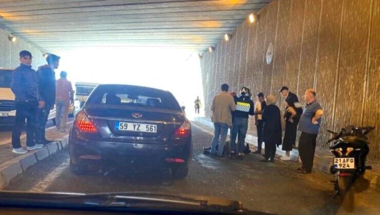 Diyarbakır-Şanlıurfa kara yolunda otomobil ile motosiklet çarpıştı, 1 kişi yaralandı