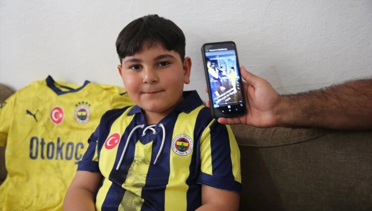 Fenerbahçe’nin davetiyle maç izleyen genç taraftarın heyecanı