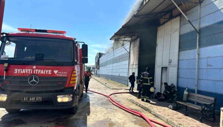 Şanlıurfa’da bir tekstil fabrikasında yangın çıktı
