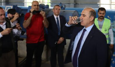 Şuski Genel Müdürü İzol, tesisten şehre verilen sudan içti
