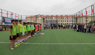 Karaköprü’de gençler futbol turnuvasının açılışı törenle başladı