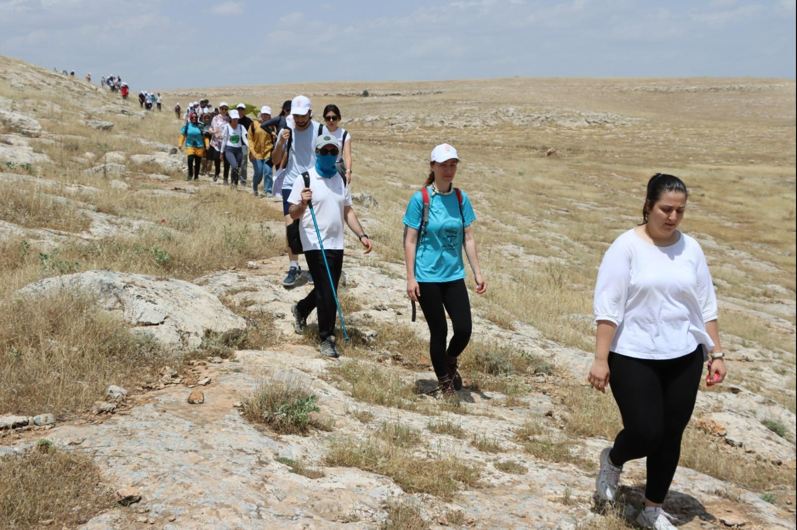 Gençlik Haftası’nda gençler doğada on kilometre yürüdü