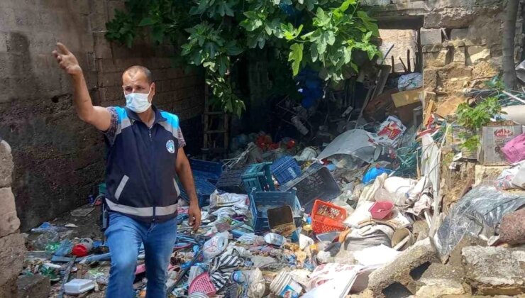Şanlıurfa’da yaşlı kadının evinden 3 kamyon çöp çıkarıldı