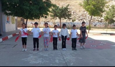Şanlıurfa’da okul, Kültürlere Yolculuk Projesi kapsamında Avrupa ülkeleriyle Şemmame oyununu paylaştı