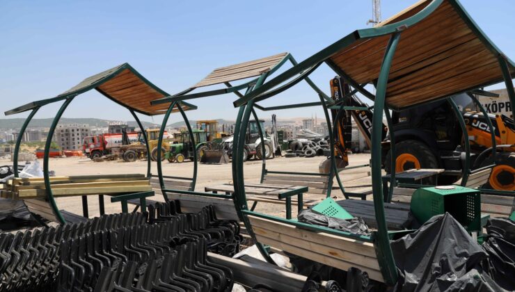 KARAKÖPRÜ’DE PARK MOBİLYALARI YENİLENİYOR