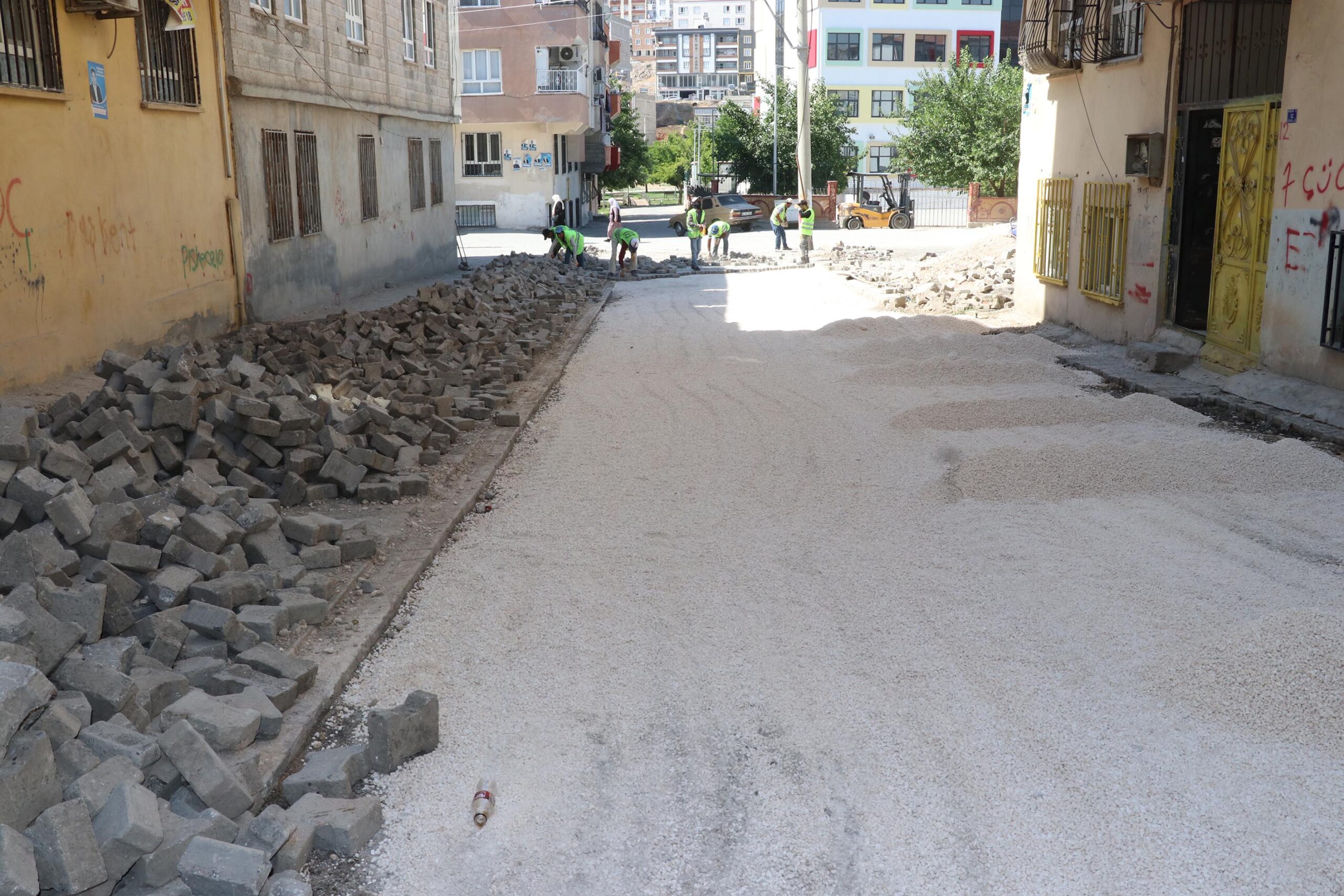 Ahmet Yesevi ve Süleymaniye mahallelerinde hummalı yol çalışması