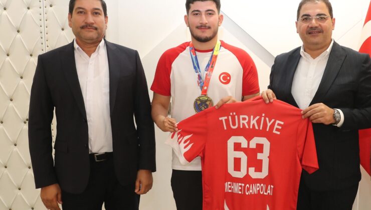 Başkan Canpolat dünya şampiyonu genç sporcuyu tebrik etti