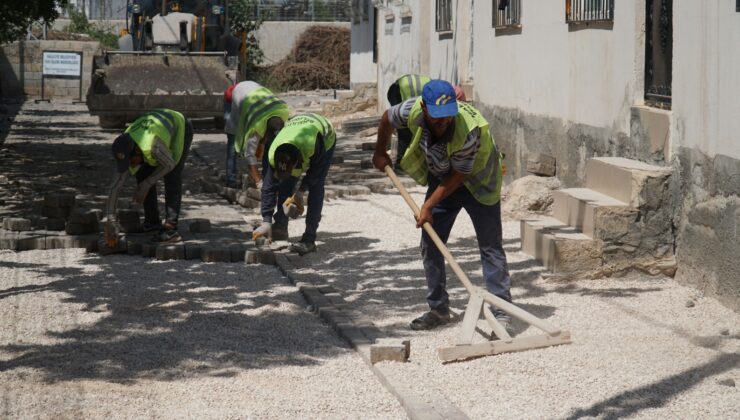 Haliliye’nin Sokakları kilitli beton parke taşıyla çalışmaları hızla onarılıyor